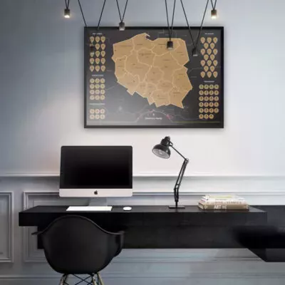 Mapa zdrapka Polska na ścianie