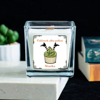 Personalizowana świeca na Hallween, idealna dekoracja imprezowego stołu.