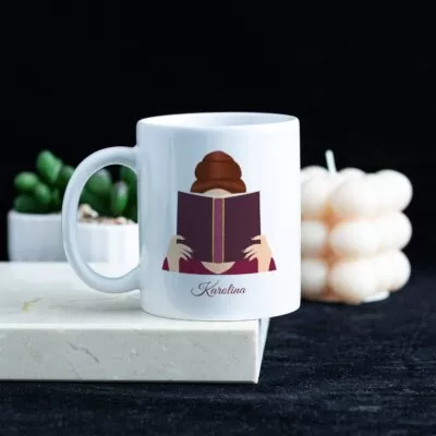 Kubek personalizowany dla mola książkowego.