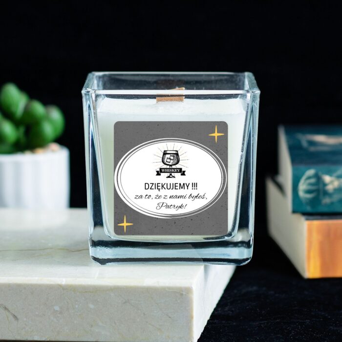 Prezent dla kolegi, który odchodzi z pracy. Świeca o zapachu whisky.
